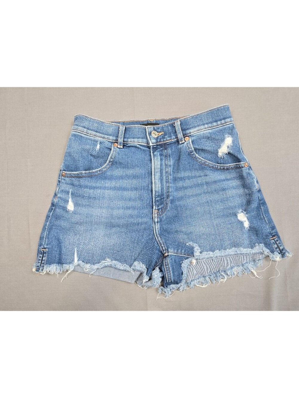 Express Super High Rise Mom Shorts Size 4 Distressed Frayed Hem Denim Blue